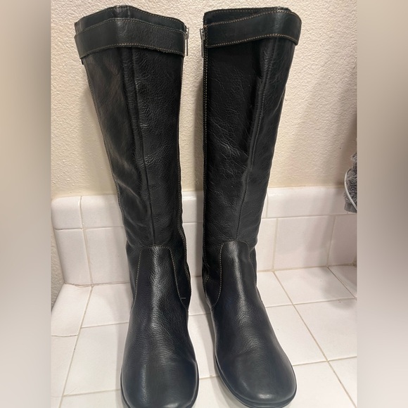 Born Shoes - BORN Black Leather Boots